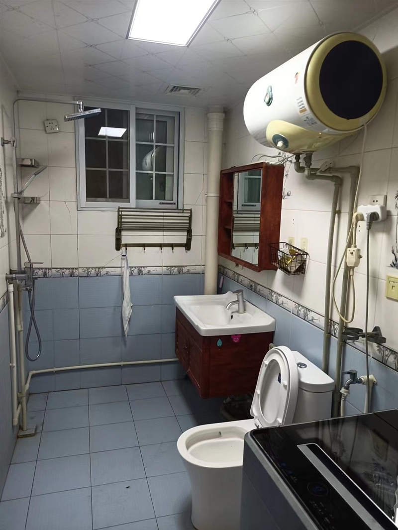 市中心,利群楼上,有车位,电梯房,带家具家电,拎包入住