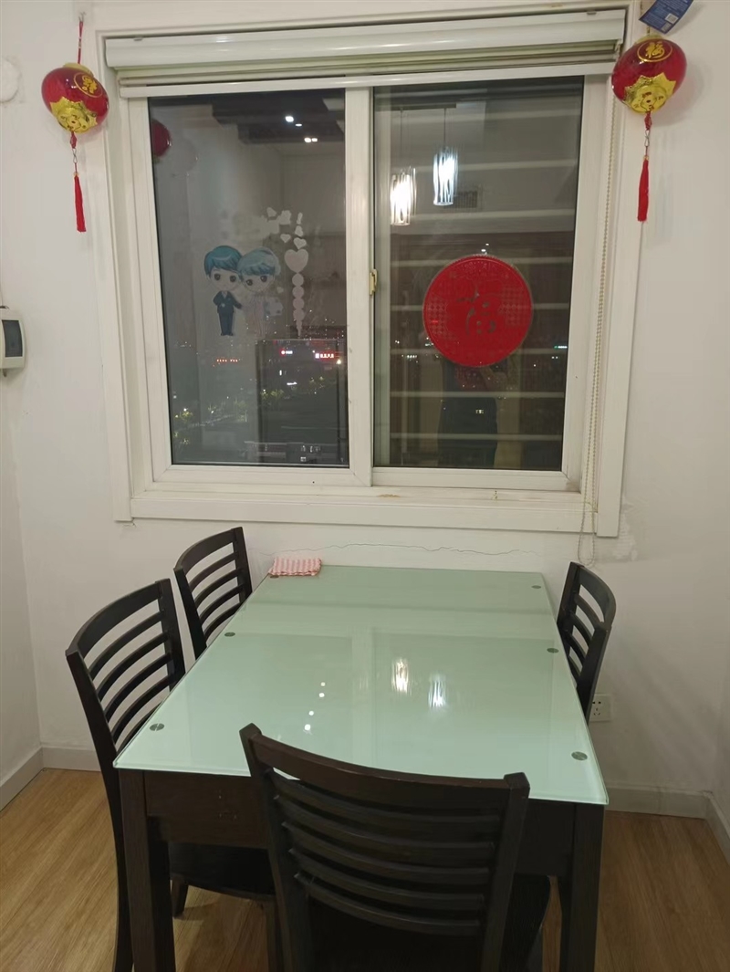 市中心,利群楼上,有车位,电梯房,带家具家电,拎包入住