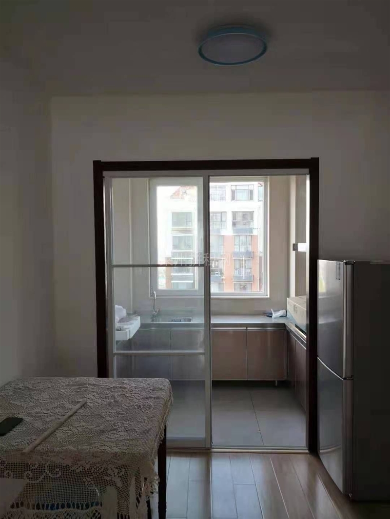 泰和苑小区,精装修,电梯房,带家具家电,拎包入住