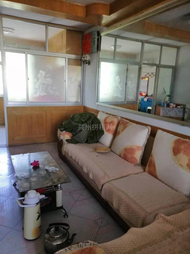 艺苑小区商贸城附近,精装修,带家具家电,拎包入住