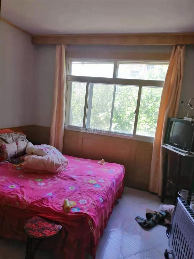 艺苑小区商贸城附近,精装修,带家具家电,拎包入住