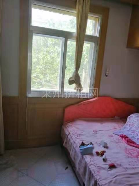 艺苑小区商贸城附近,精装修,带家具家电,拎包入住