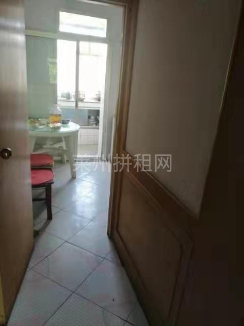 艺苑小区商贸城附近,精装修,带家具家电,拎包入住