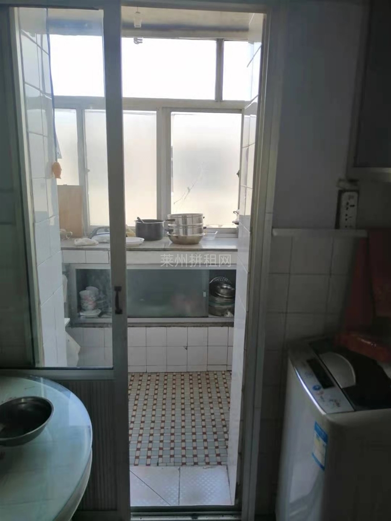 艺苑小区商贸城附近,精装修,带家具家电,拎包入住