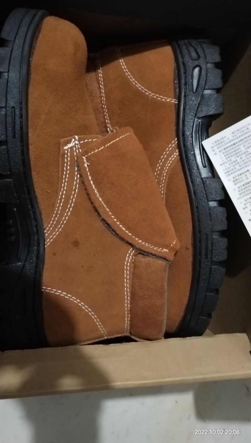 便宜处理两双全新闲置劳保鞋，44－45码都能穿。