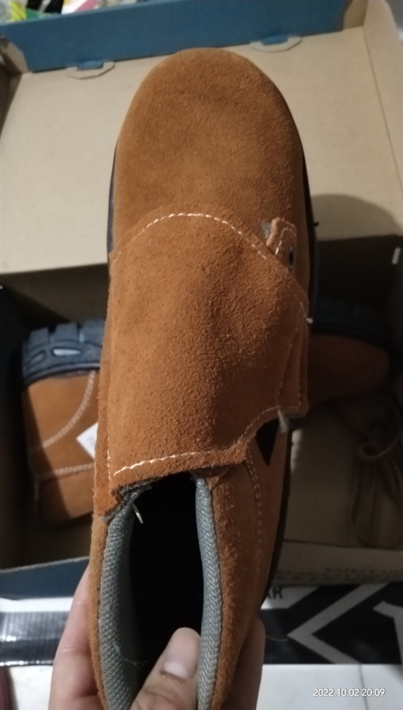 便宜处理两双全新闲置劳保鞋，44－45码都能穿。