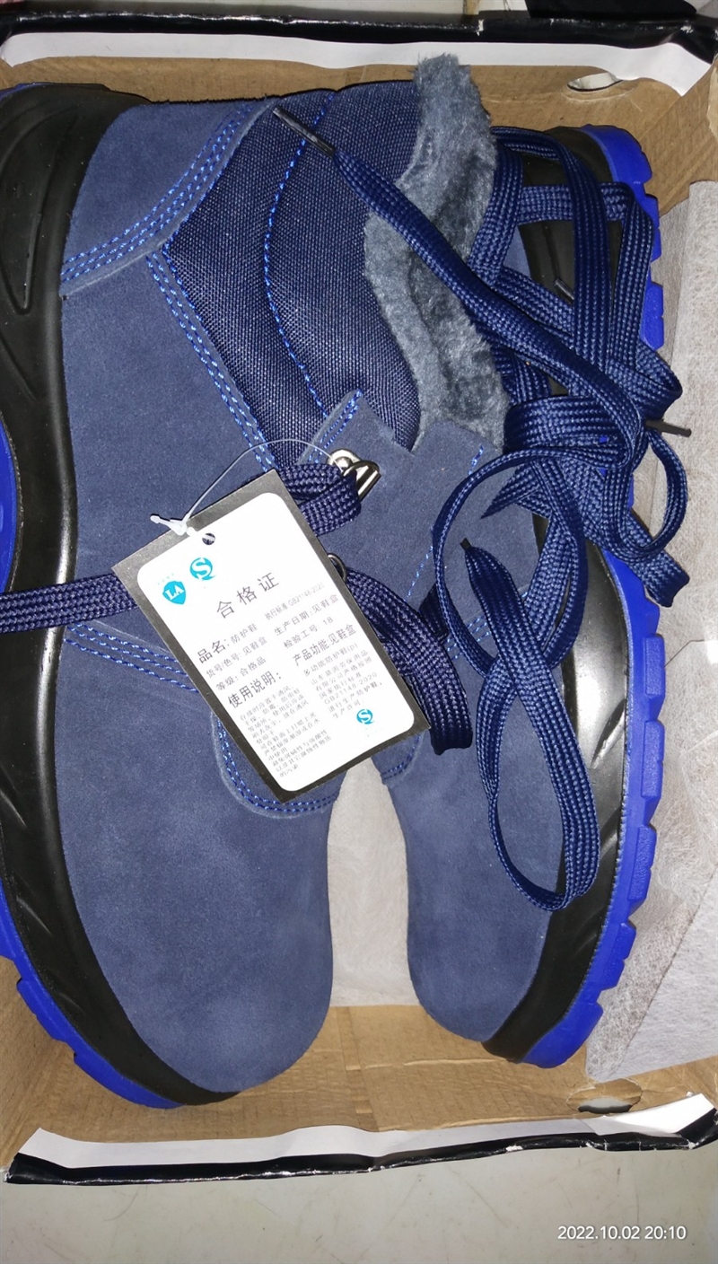 便宜处理两双全新闲置劳保鞋，44－45码都能穿。