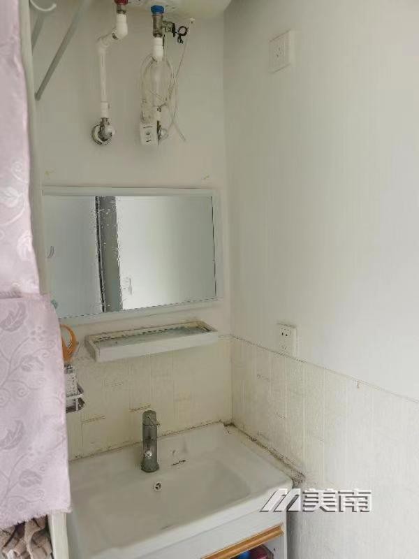 3西小区精装少住婚房,两室,仅售27万8