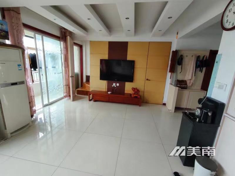 3玉皇顶加阁,框架地暖,拎包入住,带露天平台