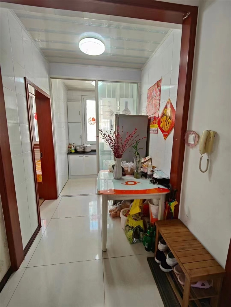 3粮建小区框架结构,三室,拎包入住,仅售42万8