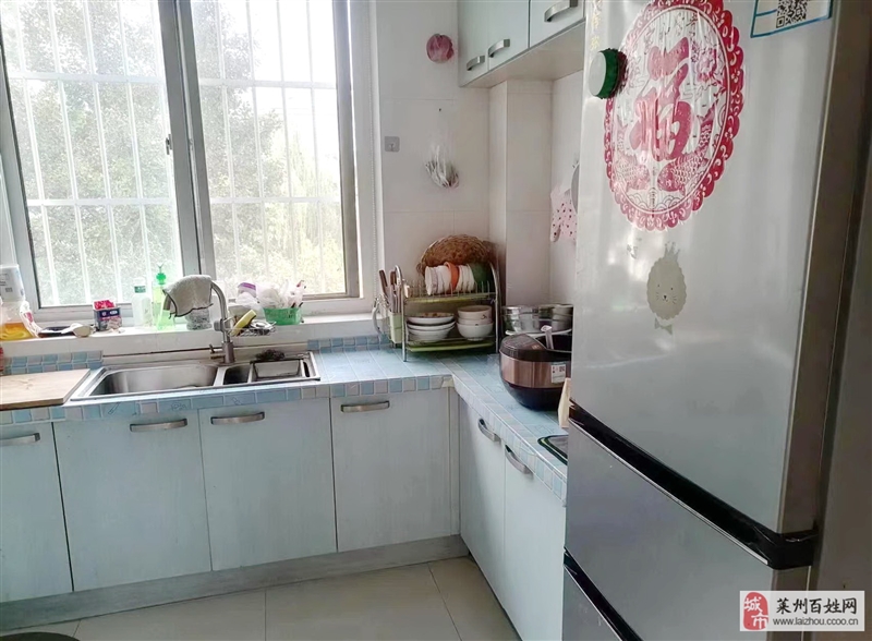 文苑星城二楼,三室,设施齐全拎包即住,每月2000元