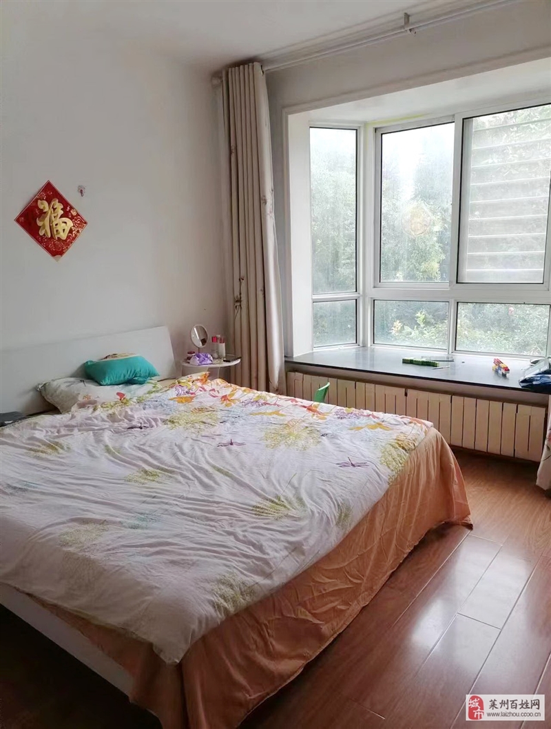 文苑星城二楼,三室,设施齐全拎包即住,每月2000元