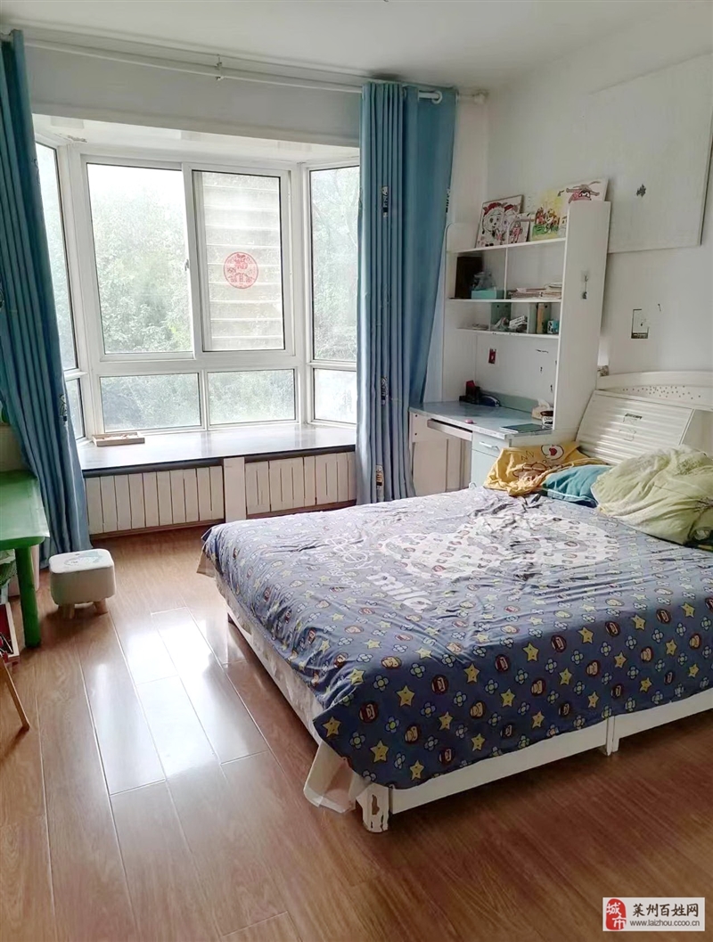 文苑星城二楼,三室,设施齐全拎包即住,每月2000元