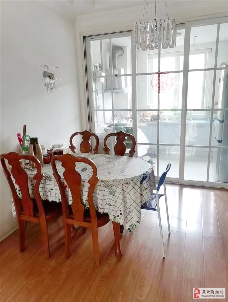 文苑星城二楼,三室,设施齐全拎包即住,每月2000元