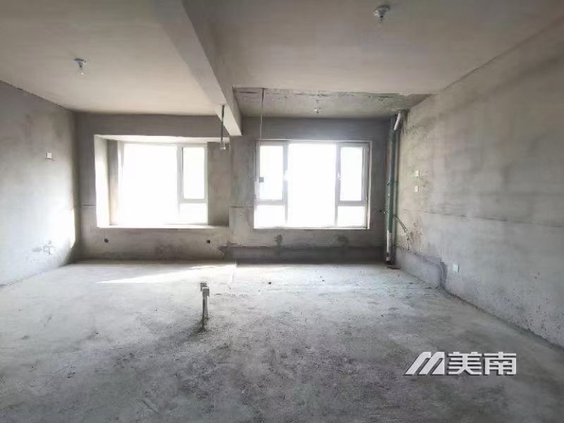 十里庄园电梯好楼层,90平加7平小房,43万