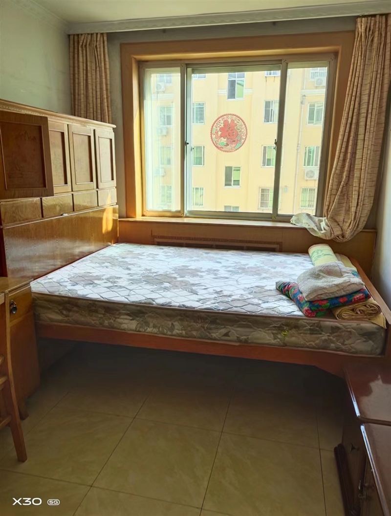 000092出租 教育路三室两厅,月租1400块