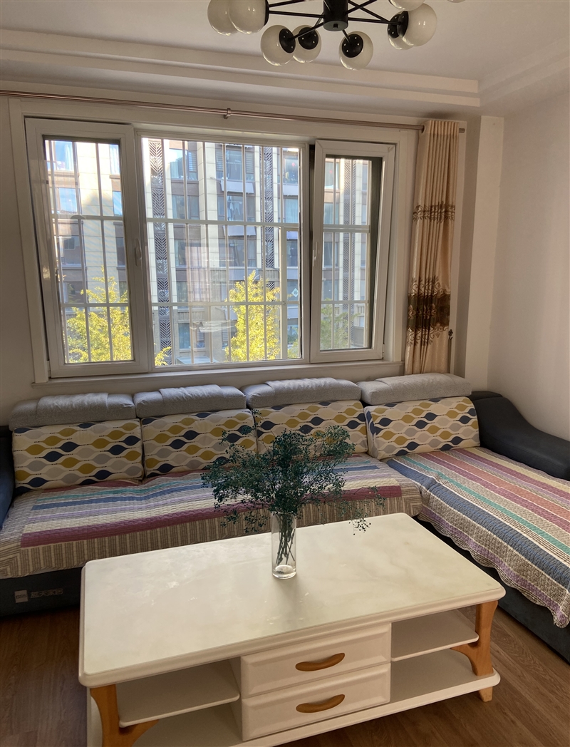 非中介!坊苑东区 3楼 已供暖 实木家具 拎包入住