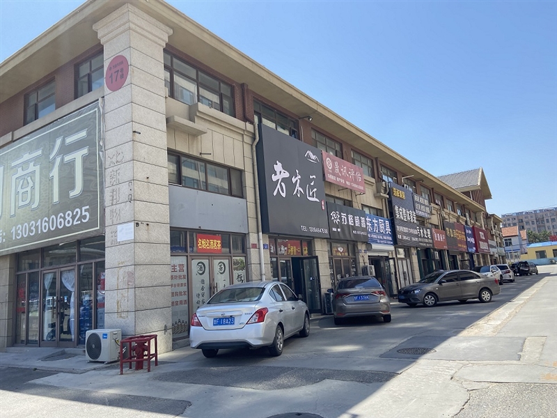 大面积门头房出租  上下三层可改四层