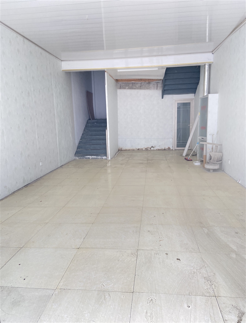 大面积门头房出租  上下三层可改四层