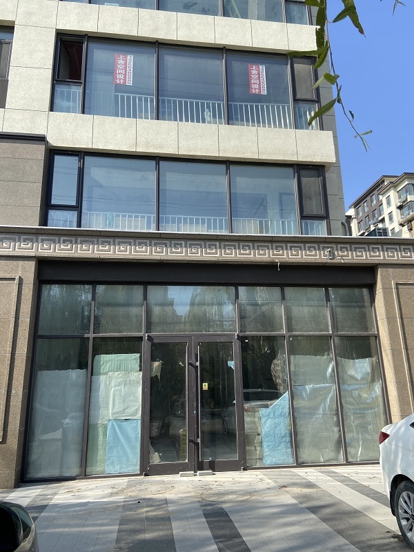 出售  临街一层 商铺 交通便利 停车方便