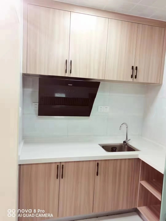 交运出站口有带院公寓出租,租金1200一月,家具家电齐全