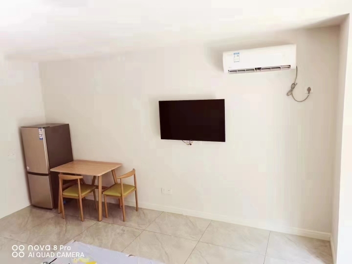 交运出站口有带院公寓出租,租金1200一月,家具家电齐全