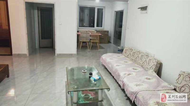 凯旋城电梯房三室2500元/月