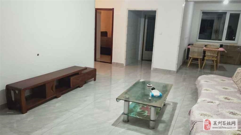 凯旋城电梯房三室2500元/月