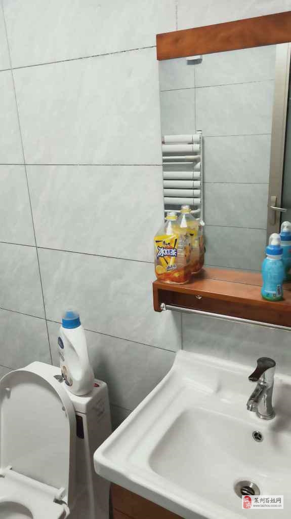 凯旋城电梯房三室2500元/月