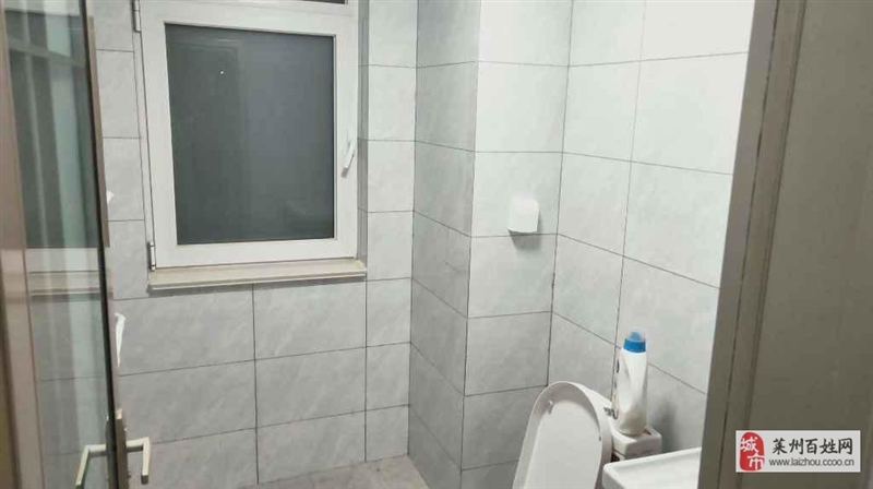 凯旋城电梯房三室2500元/月