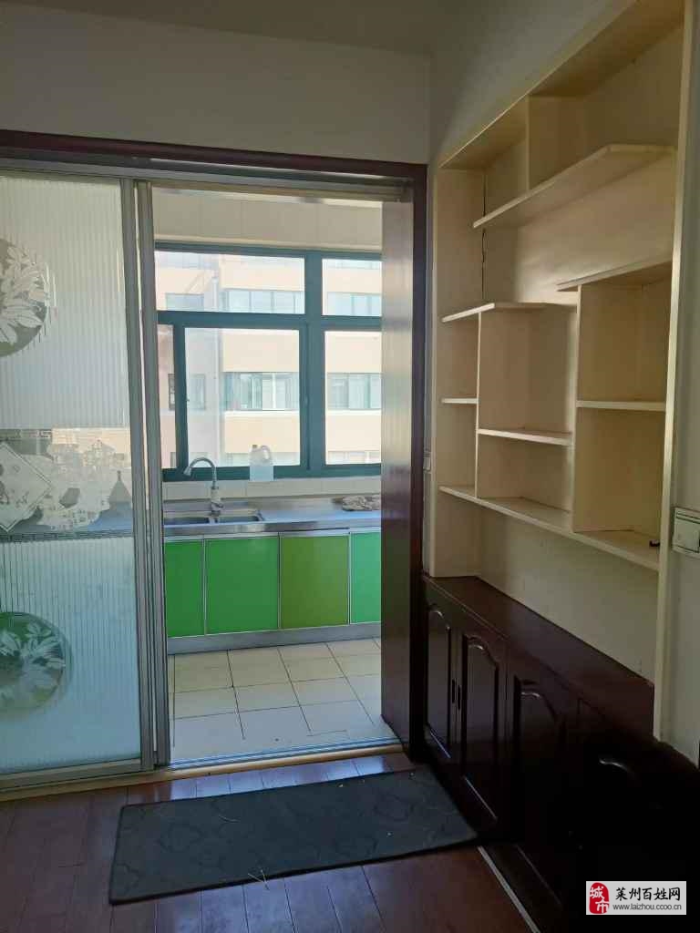 艺苑小区四楼,三室,每月1350元