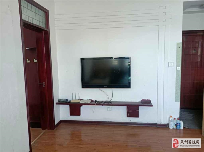 艺苑小区四楼,三室,每月1350元