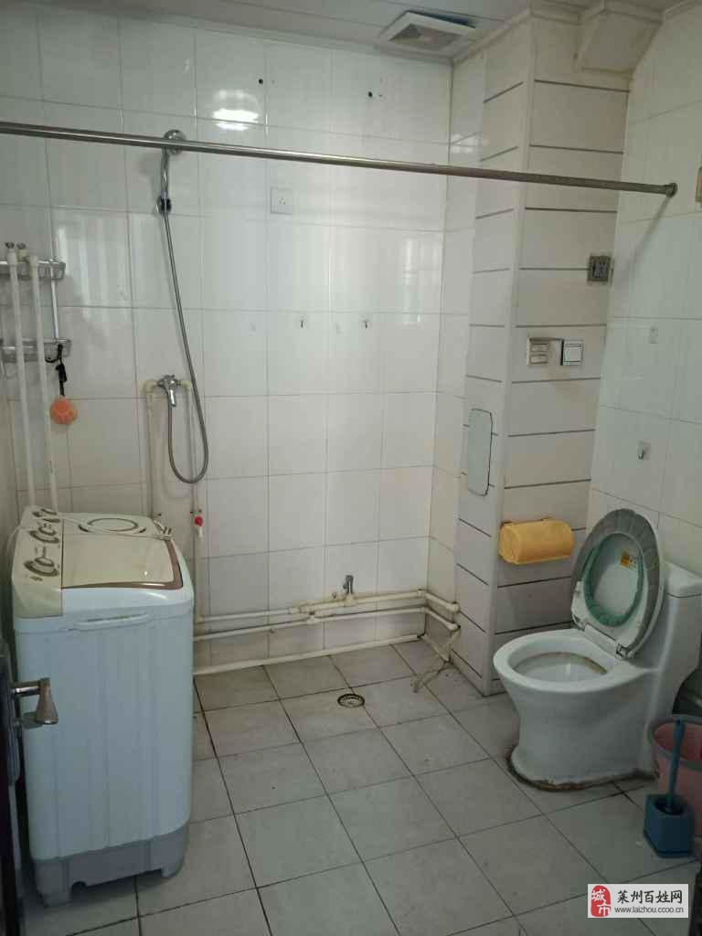 艺苑小区四楼,三室,每月1350元