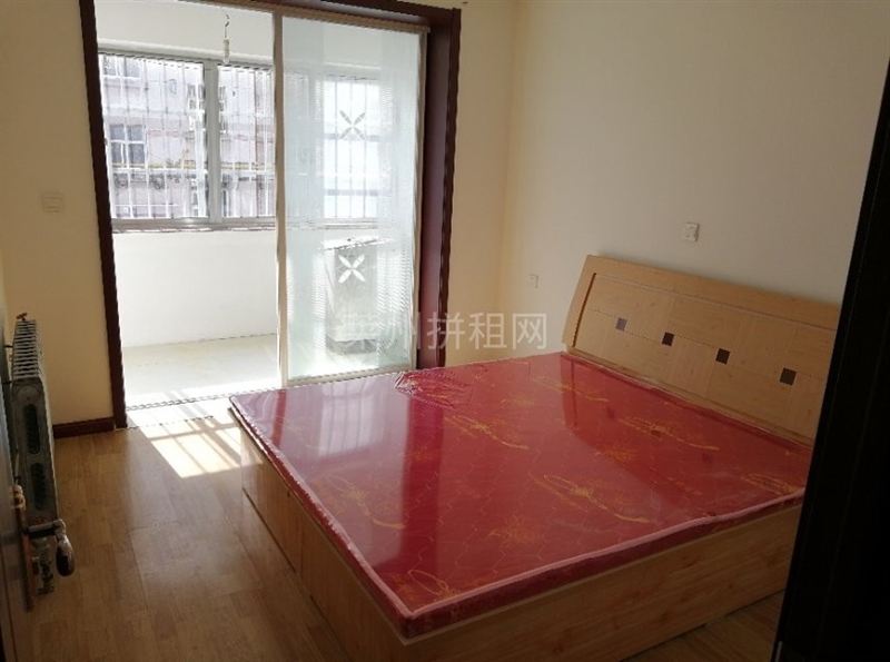 恒通市场附近,粮建小区,精装低楼层,带家具家电,拎包入住