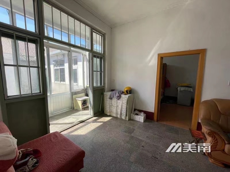 城南大产权民房带院,带西平房,100平国有证,低价33万