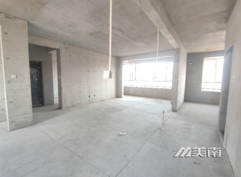 3一小电梯钻石楼层,123平毛坯,元宝户型,仅售68万