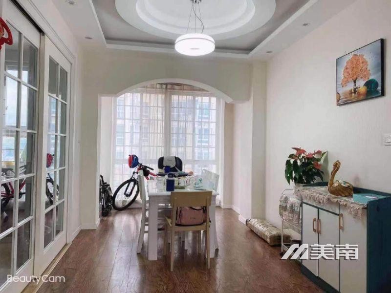 文苑星城精装四楼2400元三室