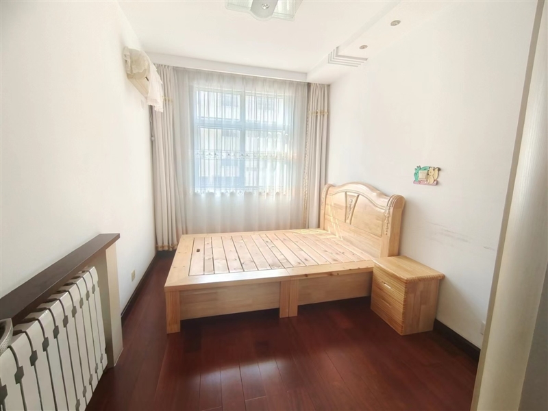 3玉皇学区粮建小区低层,三室两卫双阳台,拎包入住