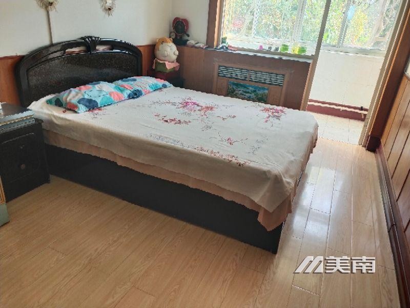 3文峰中学学区3楼,92多平三室,仅售39万8