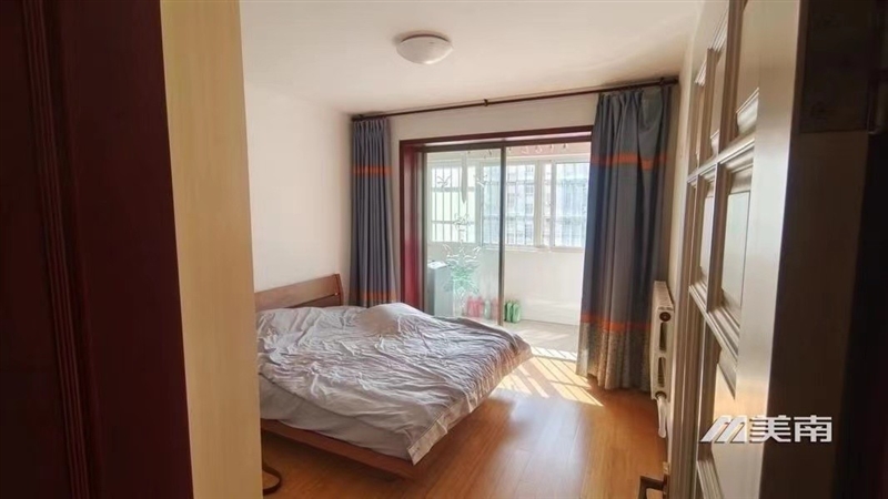 3粮建小区2楼,精装三室,仅售52万8