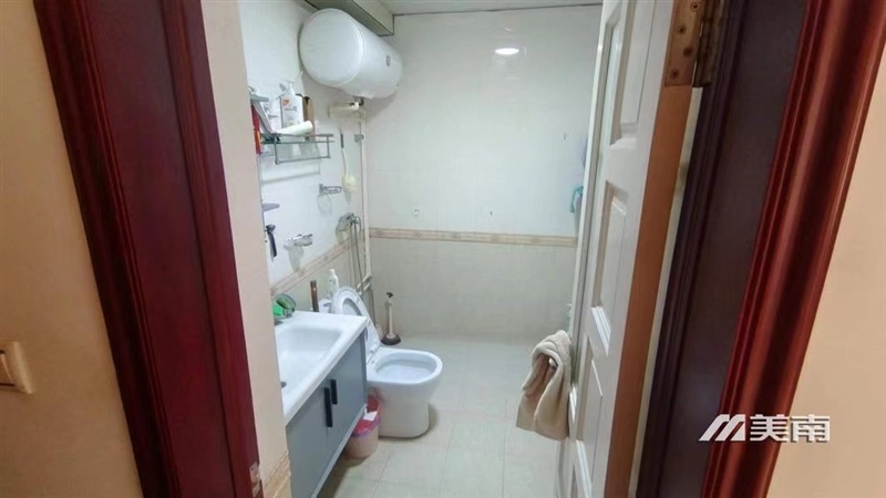 3粮建小区2楼,精装三室,仅售52万8