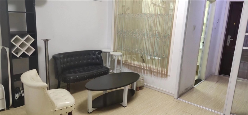 市中心,可短租,利群斜对面,翔龙云海,精装电梯房,带家具家电