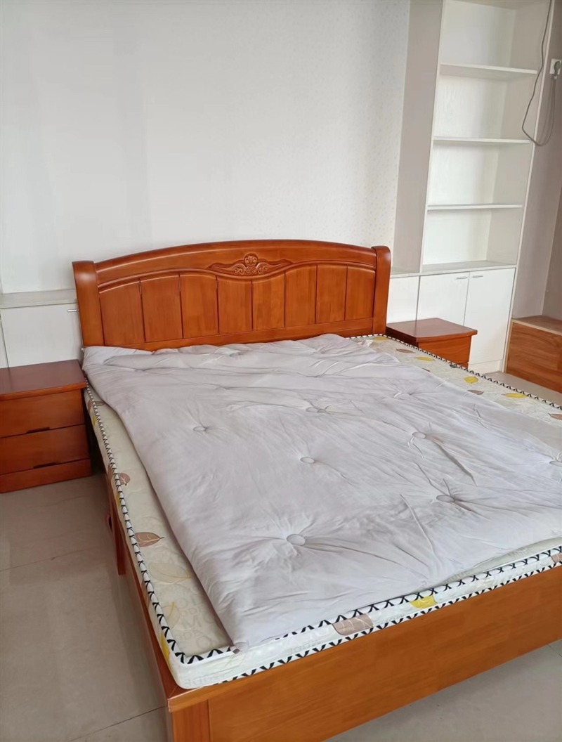 市中心,大润发附近,精装电梯房,带家具家电,拎包入住