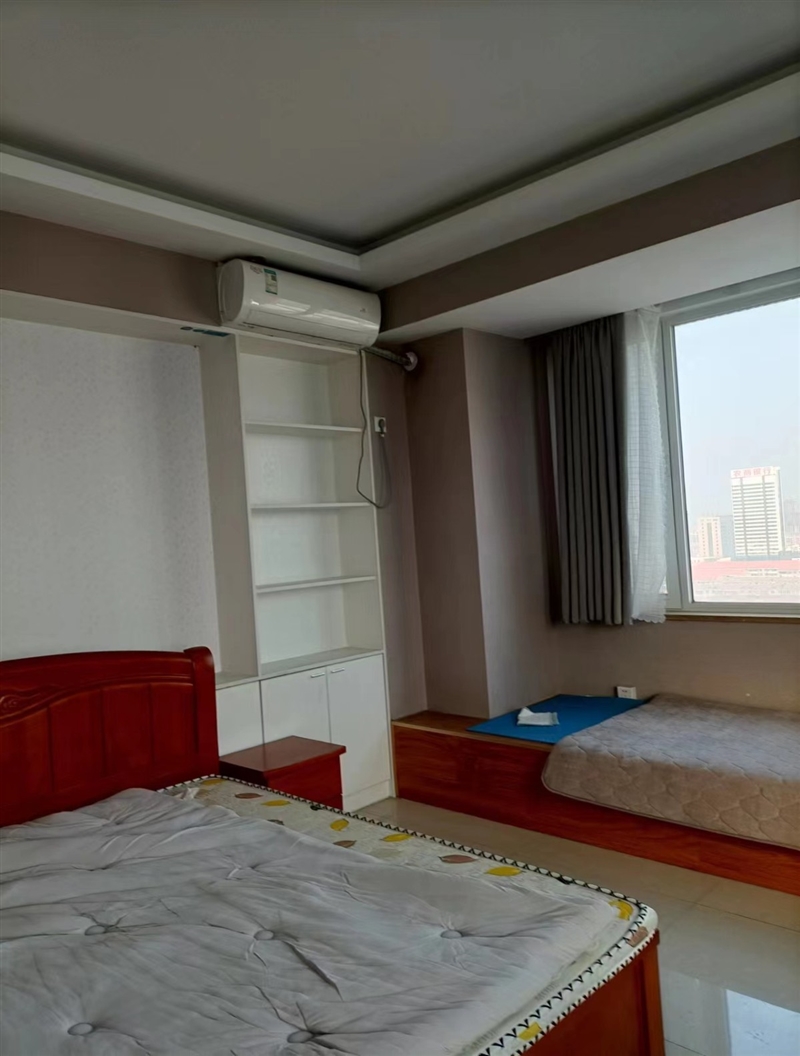 市中心,大润发附近,精装电梯房,带家具家电,拎包入住