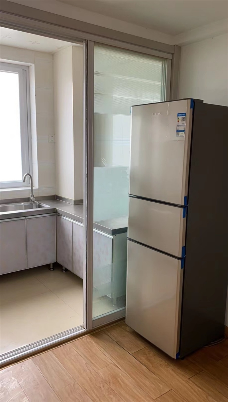 城南,金地佳园电梯房,价位合适,带家具家电,拎包入住