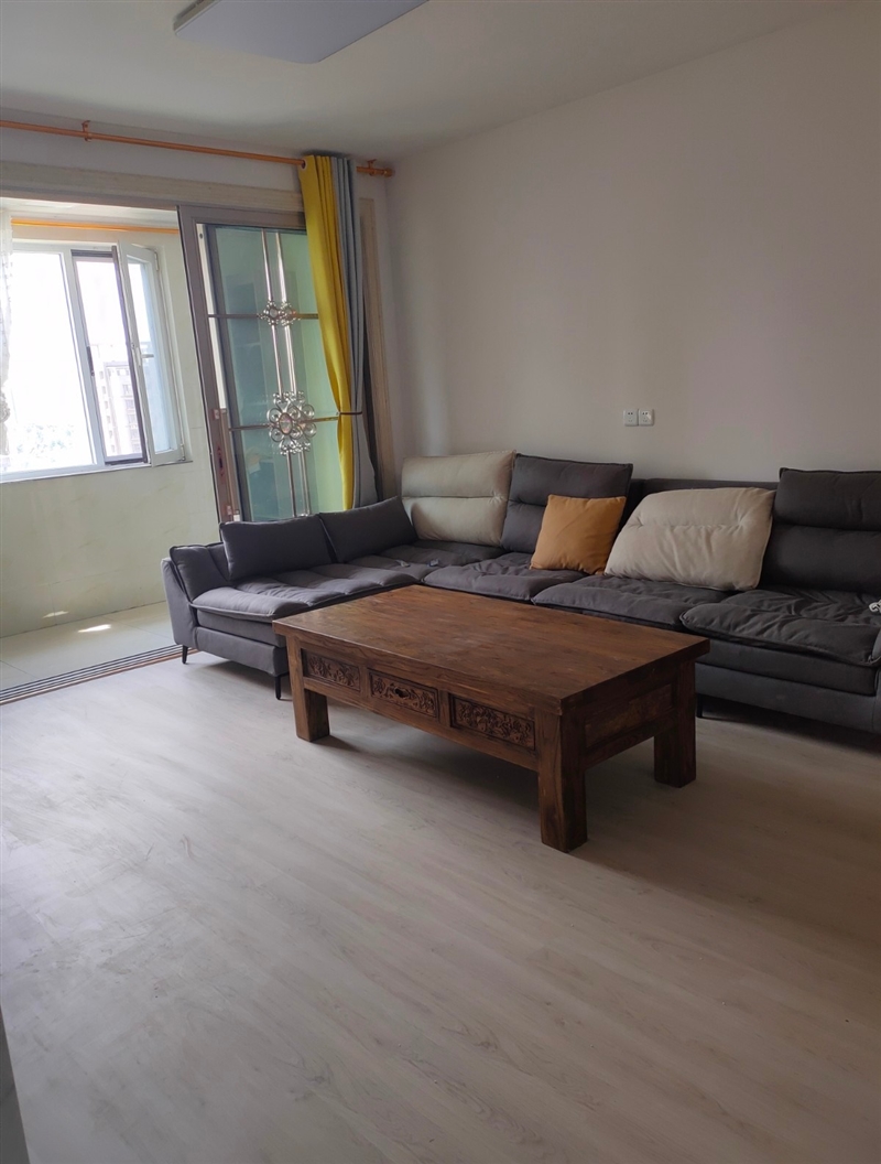 一中附近,凯旋城,车位免费,电梯房,带家具家电,拎包入住