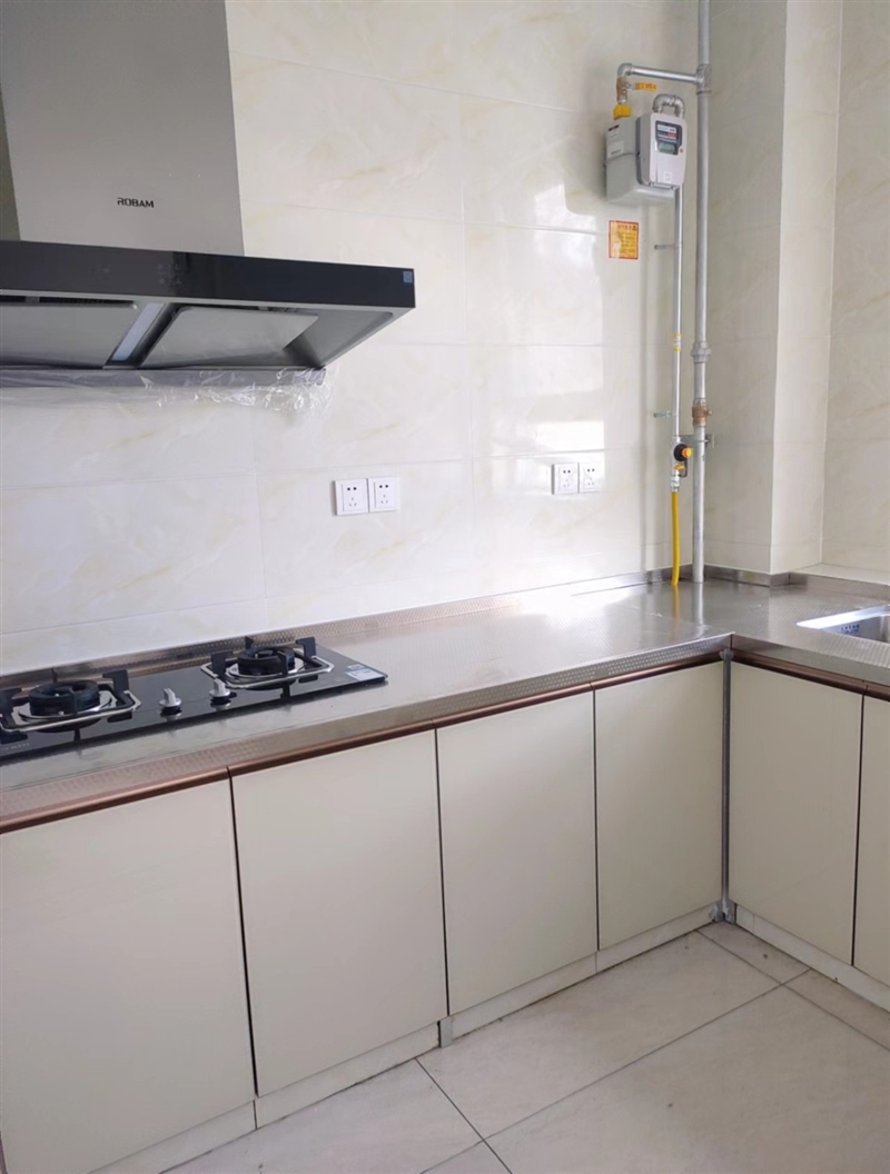 一中附近,凯旋城,车位免费,电梯房,带家具家电,拎包入住