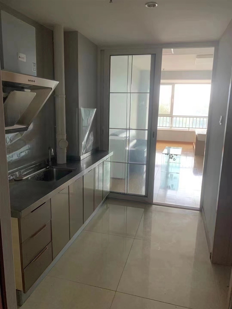 金鸿大厦,精装南向公寓,带家具家电,拎包入住