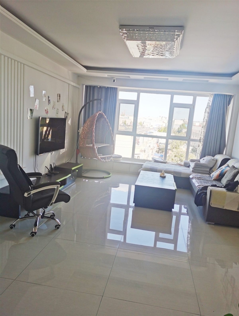 市中心振华附近三室两厅两卫精装电梯房,家具家电齐全拎包入住