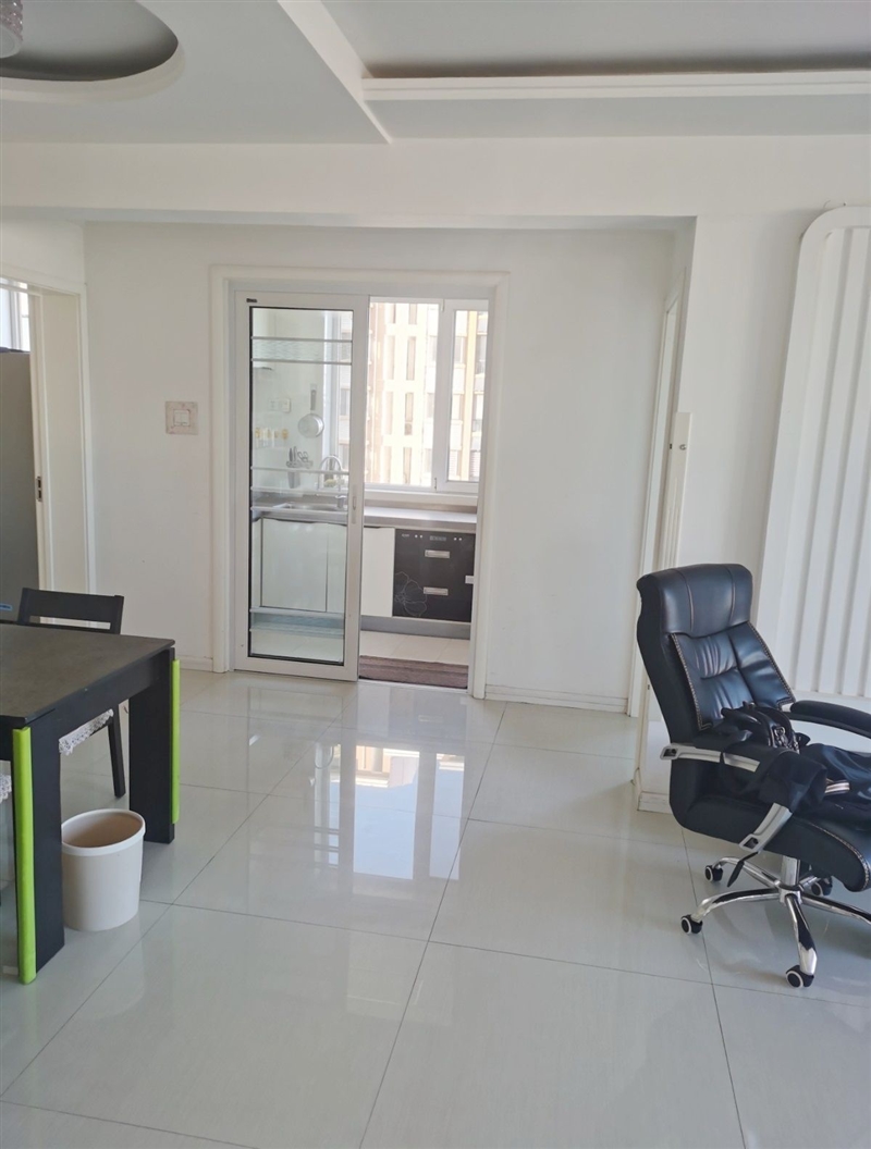 市中心振华附近三室两厅两卫精装电梯房,家具家电齐全拎包入住